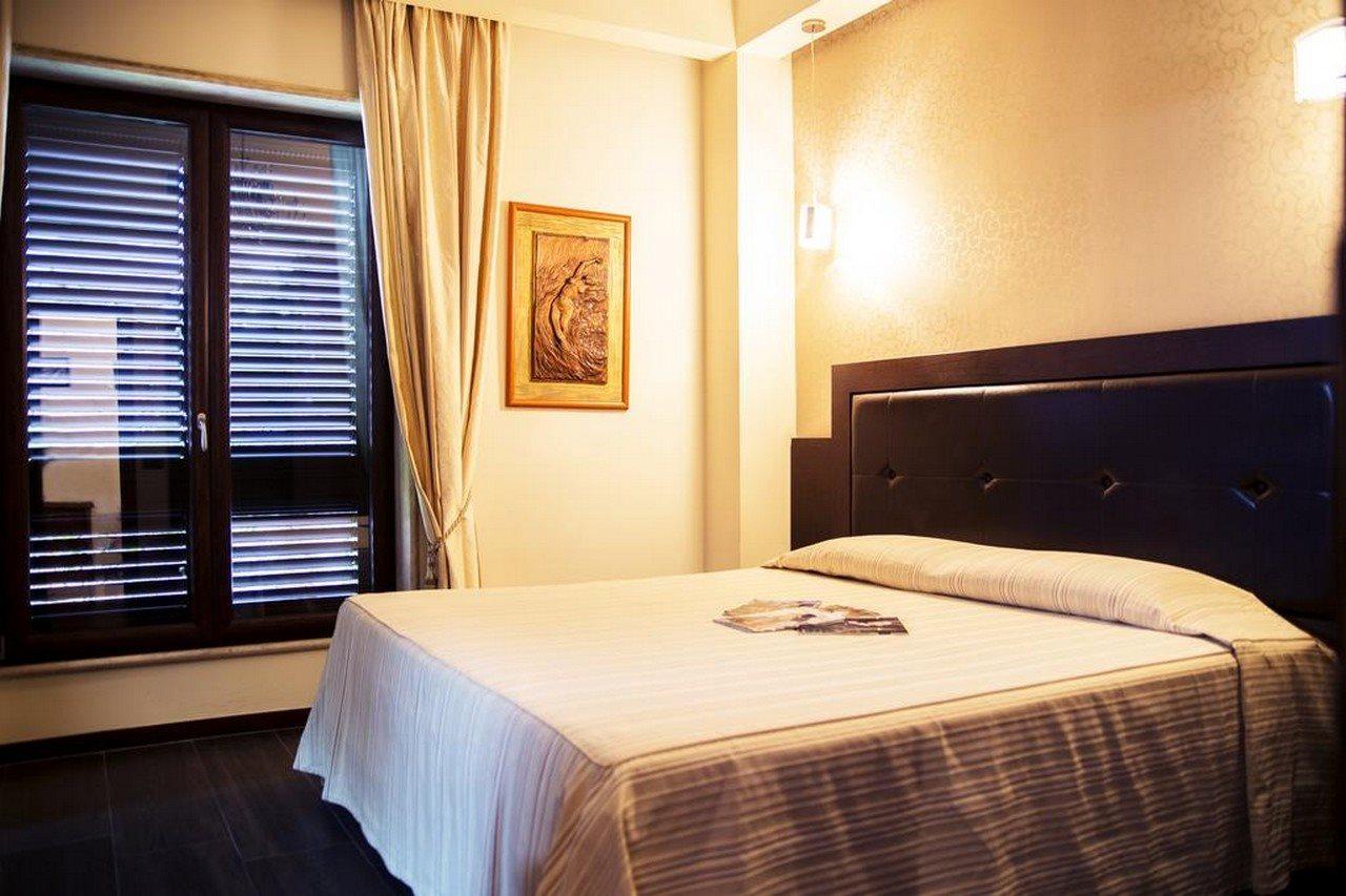 Oxford Hotel Tirana Eksteriør billede